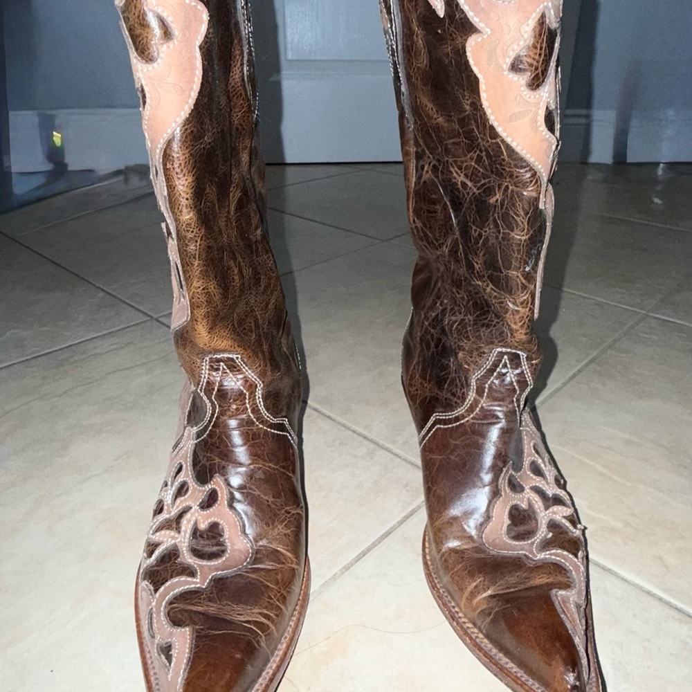 Stylish Brown Leather Heeled Boots - Picture 2 of 6